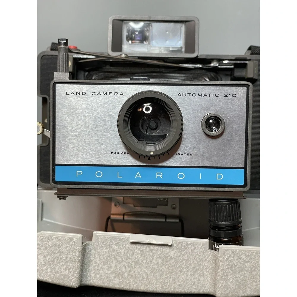 Polaroid Automatic 210 Land Camera With User's Manual & Literature Untested